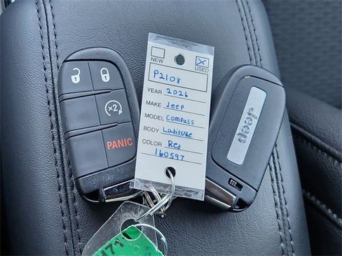 Used 2026 Jeep Compass Latitude image 31