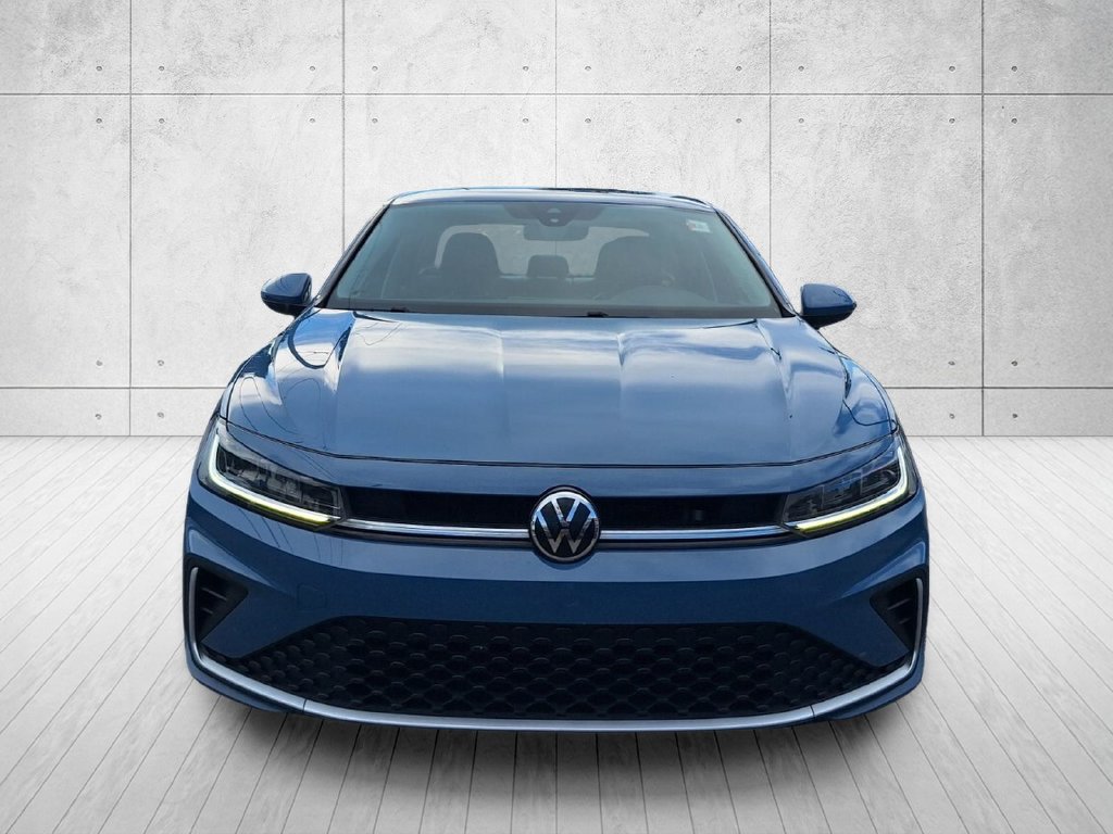 Used 2025 Volkswagen Jetta SE FWD image 2