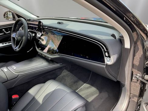 Certified 2025 Mercedes-Benz E 350 4MATIC Sedan w/ MBUS Superscreen Package image 28