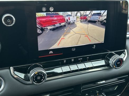 Used 2025 GMC Canyon Elevation image 15