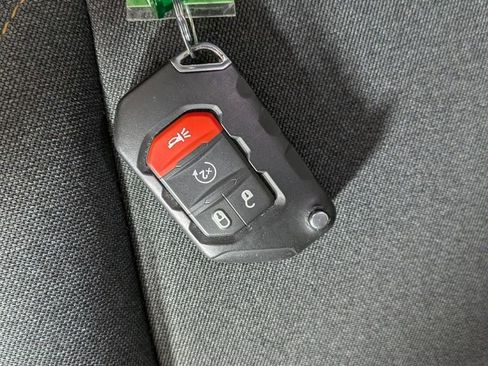 Certified 2025 Jeep Wrangler Unlimited Sahara image 31