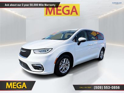 Used 2023 Chrysler Pacifica Touring-L