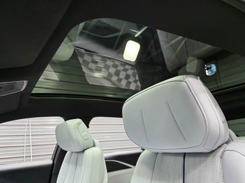 Used 2024 Cadillac Lyriq Luxury RWD image 16