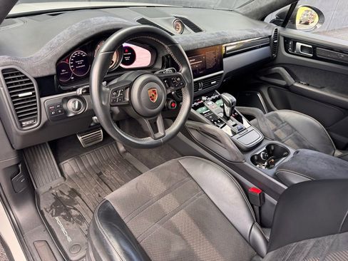 Certified 2023 Porsche Cayenne Turbo GT image 4