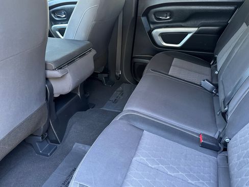 Used 2022 Nissan Titan SV image 13