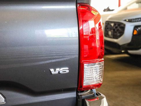 Used 2016 Toyota Tacoma SR5 w/ SR5 Appearance Package (SN) RWD image 11