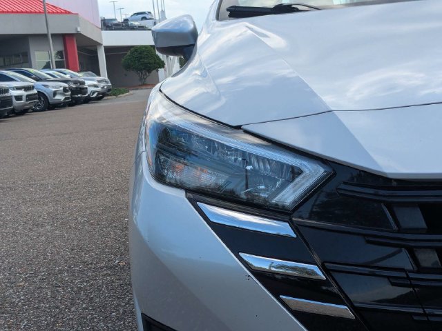 Used 2025 Nissan Versa SV FWD image 8