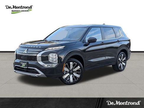 New 2026 Mitsubishi Outlander SE image 1