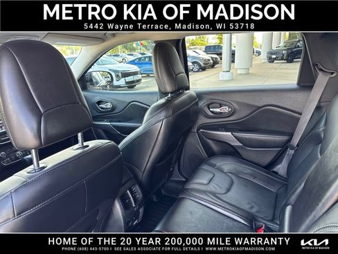 Used 2021 Jeep Cherokee Latitude Lux w/ Comfort/Convenience Group AWD/4WD image 31