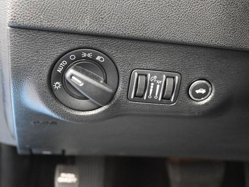Used 2023 Dodge Charger SXT RWD image 16