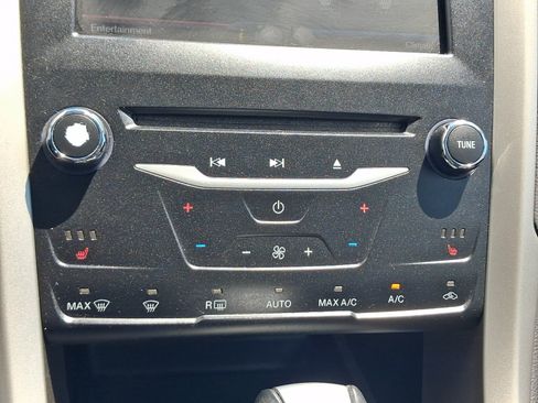 Used 2015 Ford Fusion SE w/ Equipment Group 202A FWD image 17