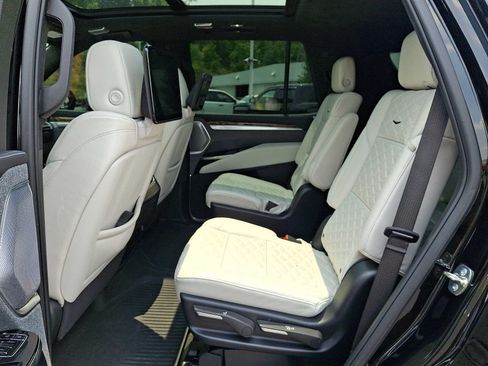 Used 2025 Cadillac Escalade Sport Platinum w/ LPO, Floor Liner Package AWD/4WD image 9