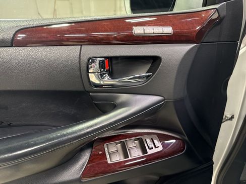 Used 2014 Lexus LX 570 4WD image 40
