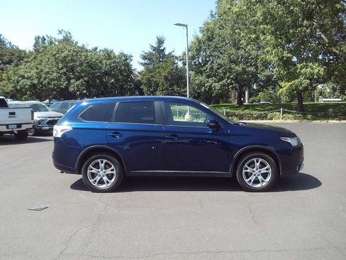 Used 2015 Mitsubishi Outlander SE AWD/4WD image 6