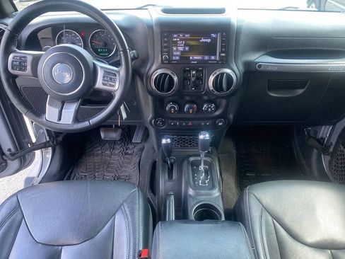 Used 2018 Jeep Wrangler Unlimited Sahara AWD/4WD image 10