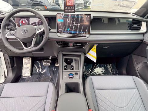 New 2026 Volkswagen Tiguan SE R-Line image 24