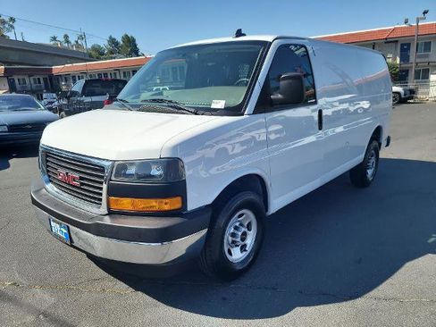 Used 2023 GMC Savana 2500 w/ Driver Convenience Package image 4