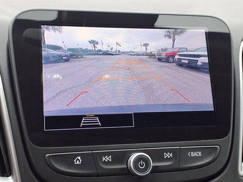 Used 2025 Chevrolet Malibu LT FWD image 4