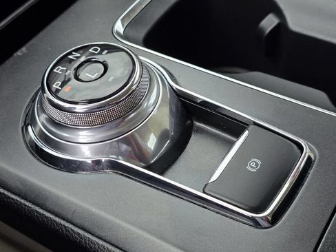 Used 2020 Ford Fusion SE FWD image 24