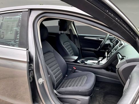 Used 2014 Ford Fusion SE FWD image 31