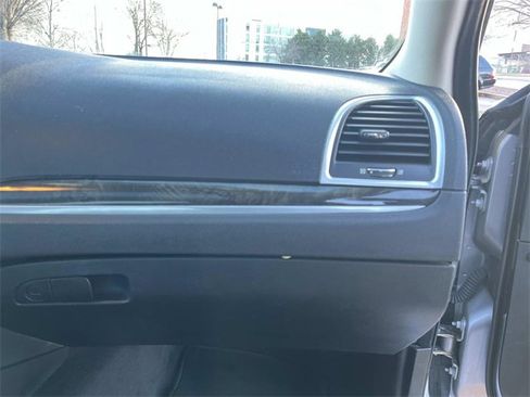 Used 2017 Chrysler 300 C image 23