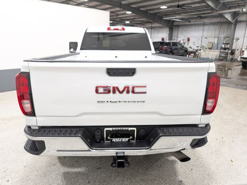 Used 2022 GMC Sierra 3500 Pro w/ Convenience Package image 4