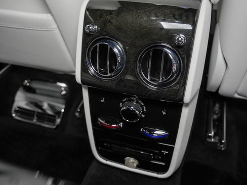 Used 2022 Rolls-Royce Cullinan w/ Dark Exterior Package AWD/4WD image 51