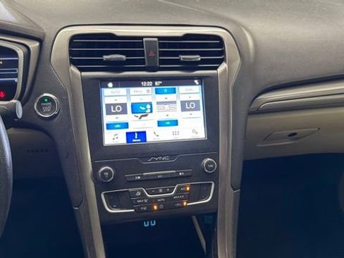 Used 2019 Ford Fusion SE FWD image 32