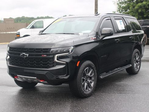 Used 2024 Chevrolet Tahoe Z71 w/ Luxury Package AWD/4WD image 3