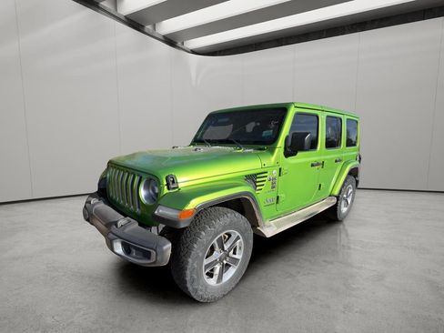 Used 2018 Jeep Wrangler Unlimited Sahara AWD/4WD image 2