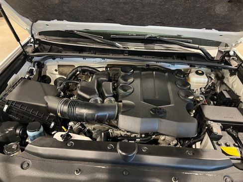 Used 2022 Toyota 4Runner SR5 AWD/4WD image 43