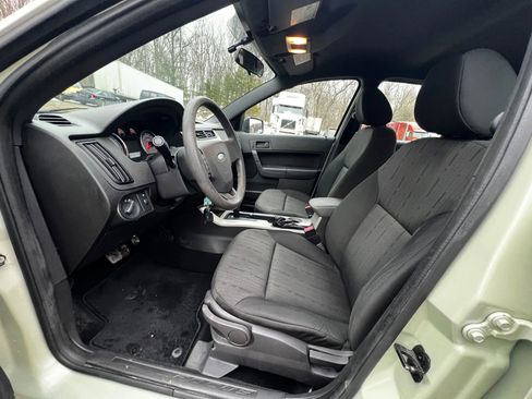 Used 2010 Ford Focus SE image 9