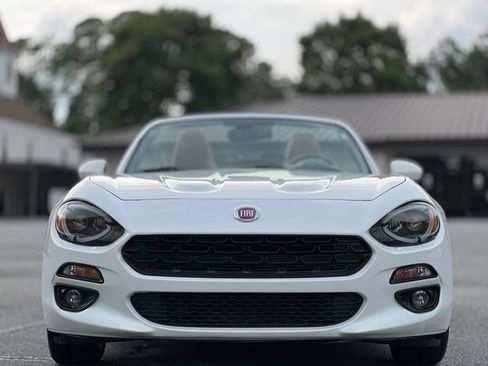 Used 2018 FIAT 124 Spider Lusso w/ Convenience Group RWD image 2