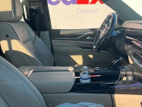 Certified 2024 Cadillac Escalade Premium Luxury image 6