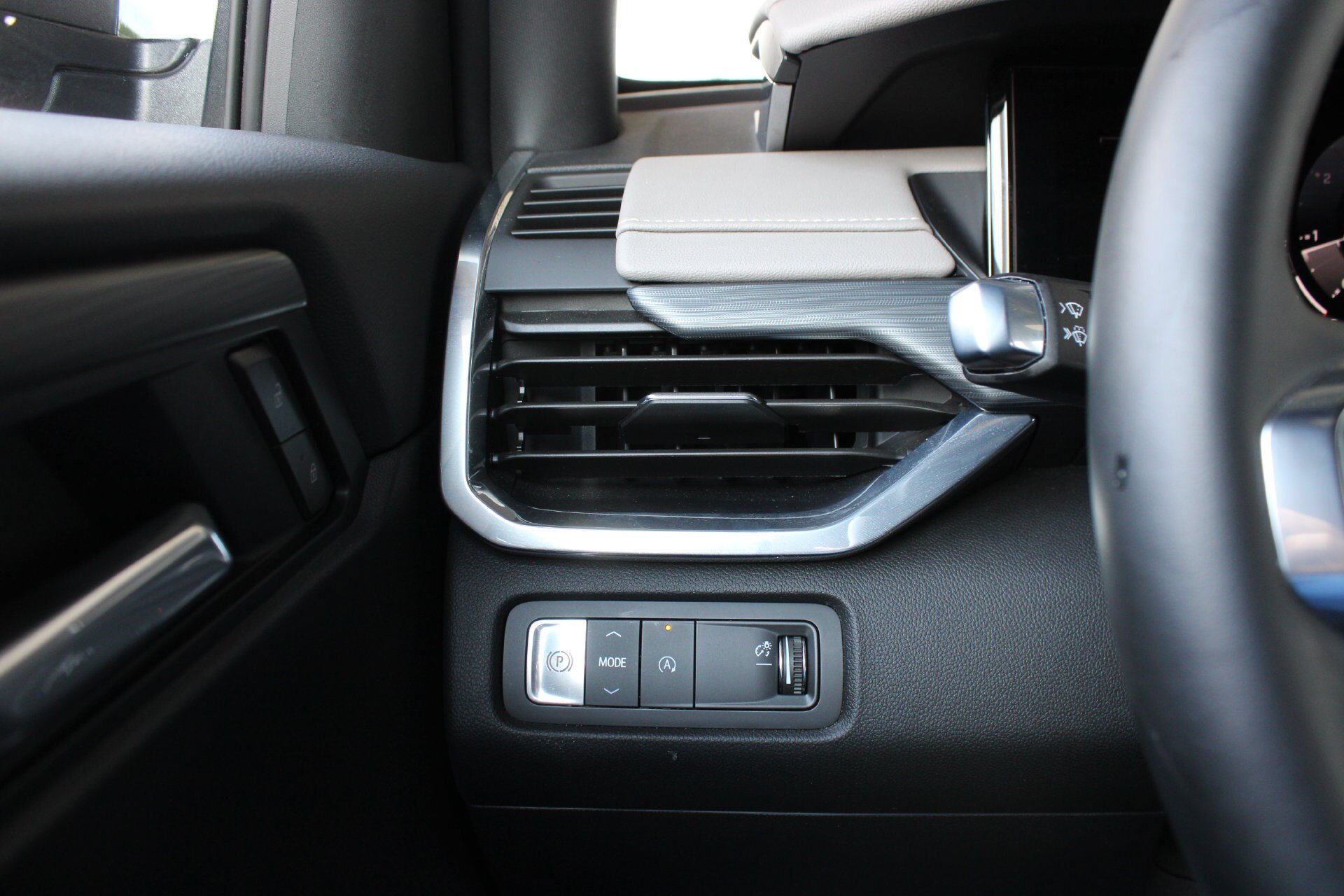 Used 2026 GMC Acadia Elevation w/ Elevation Premium Package FWD image 26