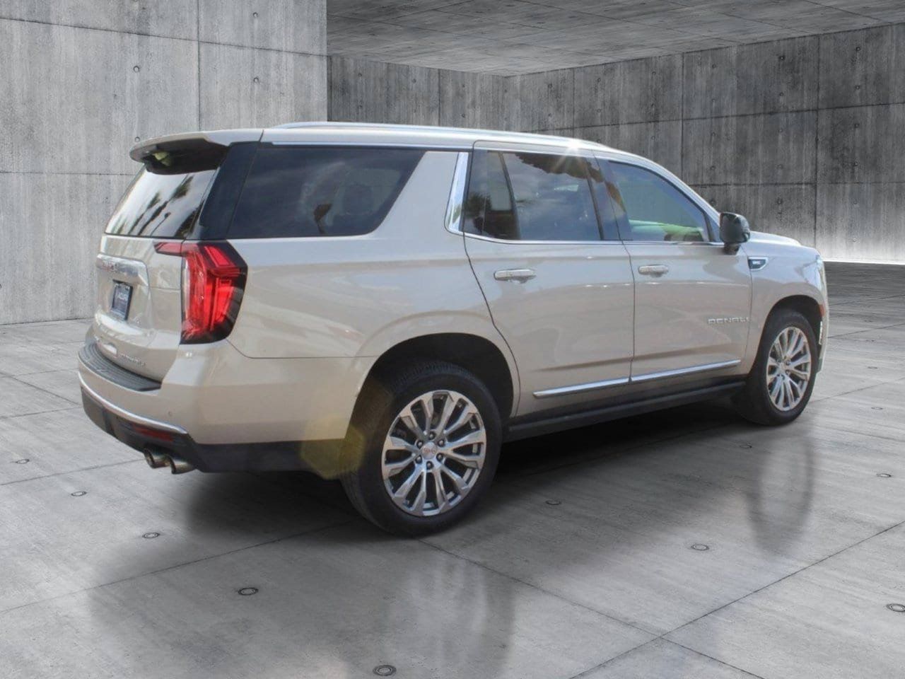 Used 2022 GMC Yukon Denali w/ Denali Premium Package AWD/4WD image 7