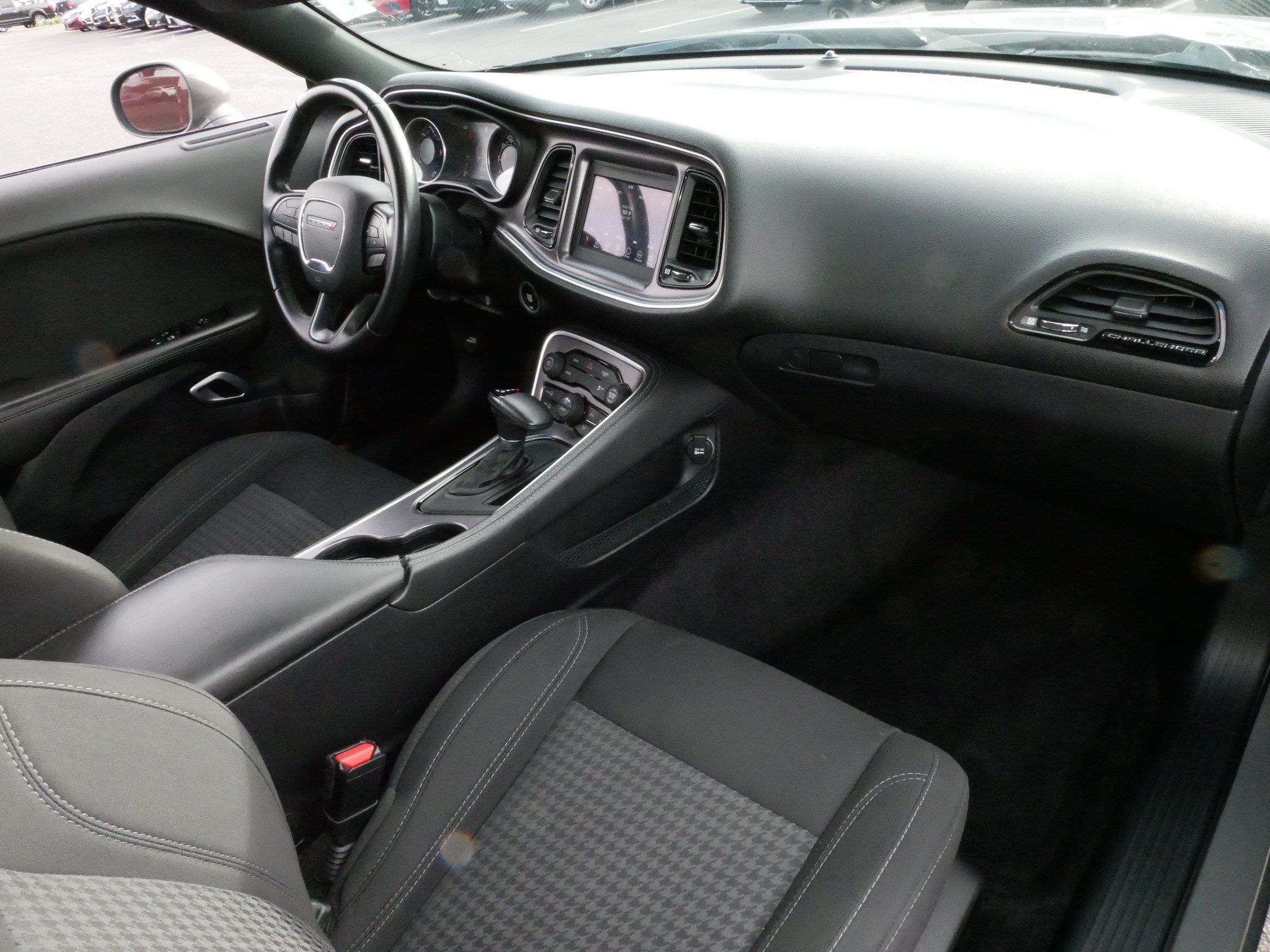 Used 2018 Dodge Challenger SXT RWD image 10