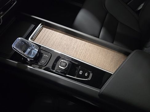 New 2026 Volvo XC60 B5 Plus w/ Protection Package Premier image 12