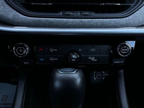 Used 2025 Jeep Compass Latitude image 27