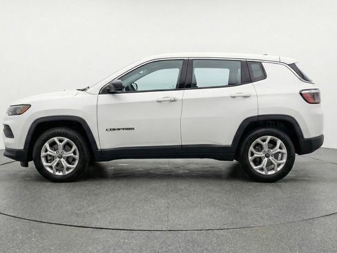 Used 2025 Jeep Compass Latitude image 5
