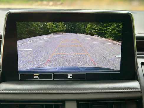 Used 2021 Chevrolet Suburban LT image 31