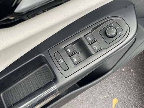 New 2026 Volkswagen Taos S image 18