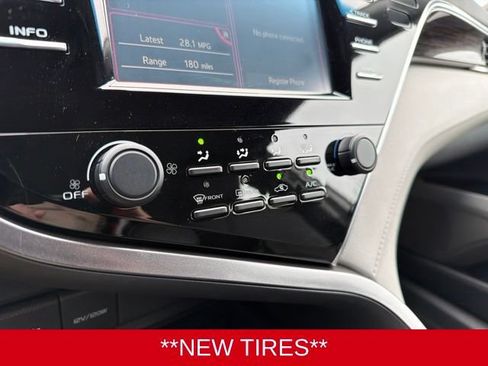 Used 2018 Toyota Camry LE FWD image 18