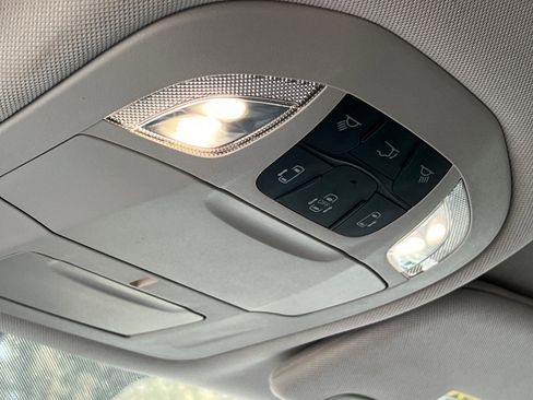 Used 2023 Chrysler Pacifica Touring-L image 24