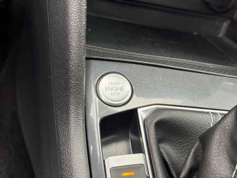 Used 2024 Volkswagen Tiguan SE image 34