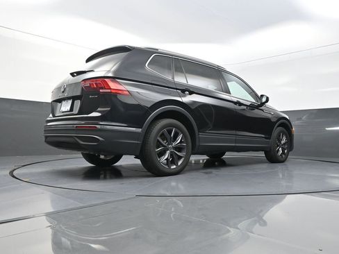 Used 2023 Volkswagen Tiguan SE w/ Panoramic Sunroof Package AWD/4WD image 27
