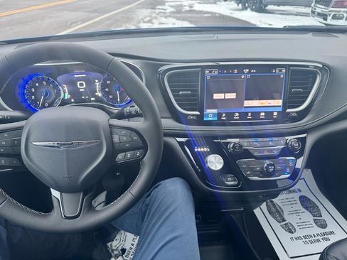 Used 2026 Chrysler Pacifica Select w/ S Appearance Package image 23