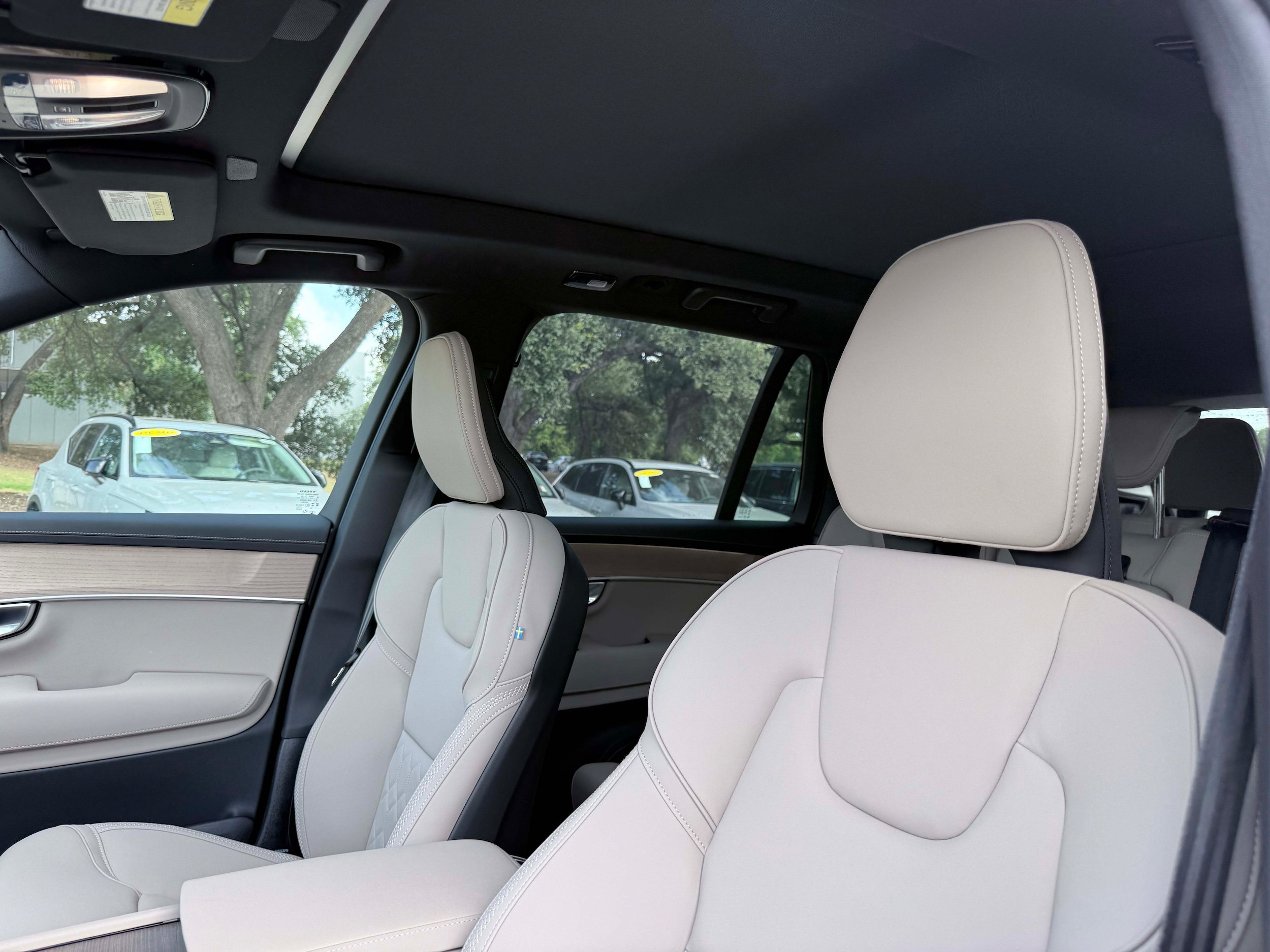 New 2026 Volvo XC90 T8 Plus w/ Protection Package Premier AWD/4WD image 13