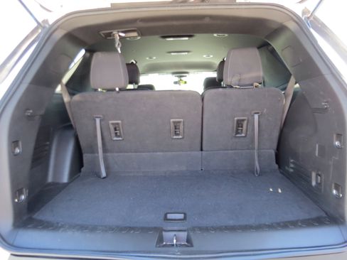Used 2022 Chevrolet Traverse LT FWD image 10