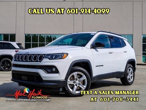 Used 2023 Jeep Compass Latitude w/ Sun and Sound Group image 1